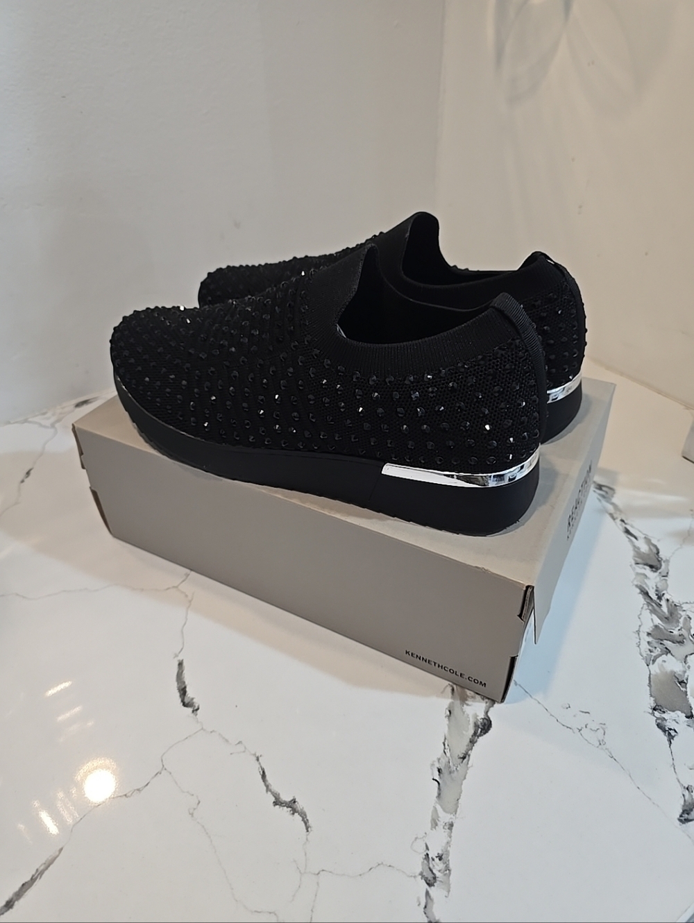 KENNETH COLE CAMERON JEWEL JOGGER Black Women's Size 11 Pre-owned Like New - Picture 8 of 10